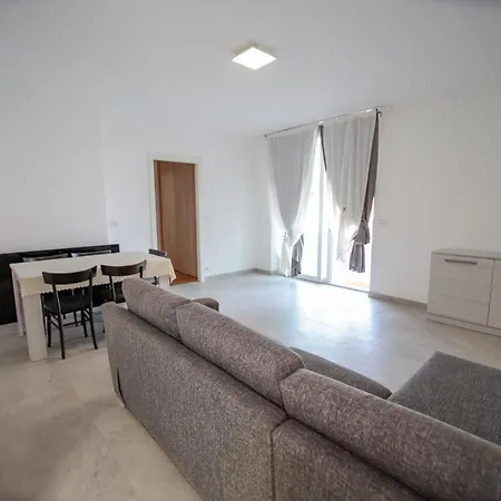 Daire Pool House Sassi