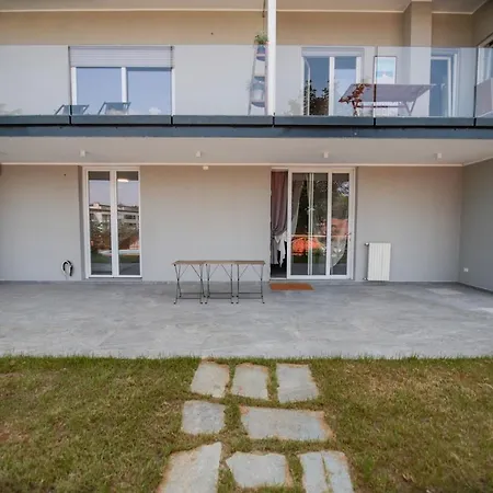 Pool House Sassi Lägenhet *